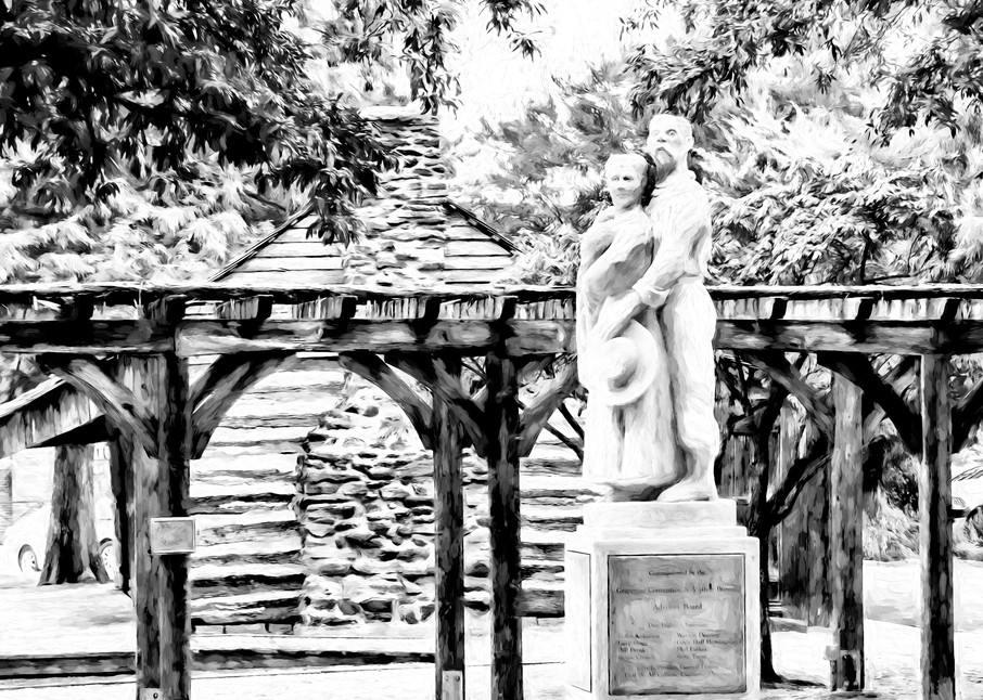 Grapevine Main Street Monument to Pioneers Statue BW