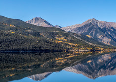 A view of Twin Lakes in Colorado durning the fall