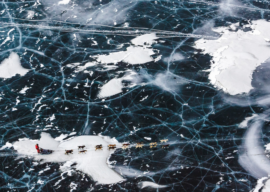 Jason Barron travels on the glare ice of Farewell Lake on Tuesday during Iditarod 2008  PHOTO (C) BY JEFF SCHULTZ / ALL RIGHTS RESERVED