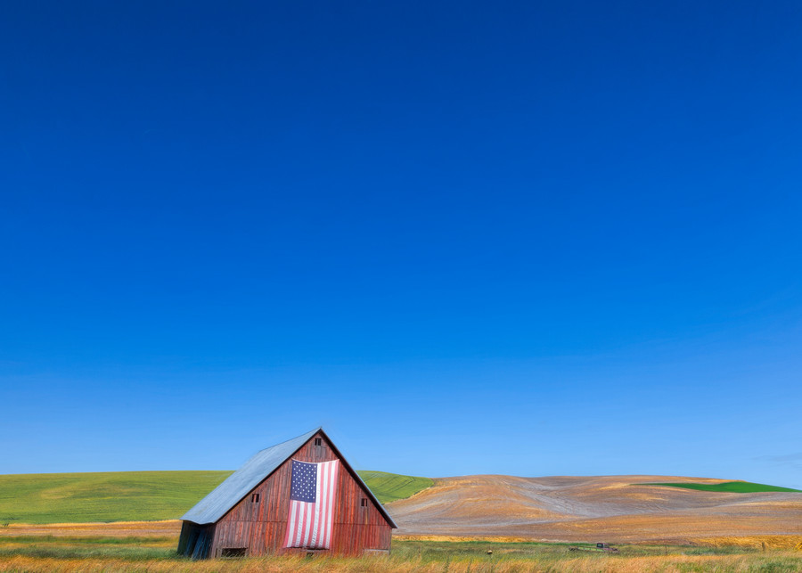 Palouse Workshop with John Barclay and Rad Drew; red barn; barn with american flag; american flag;