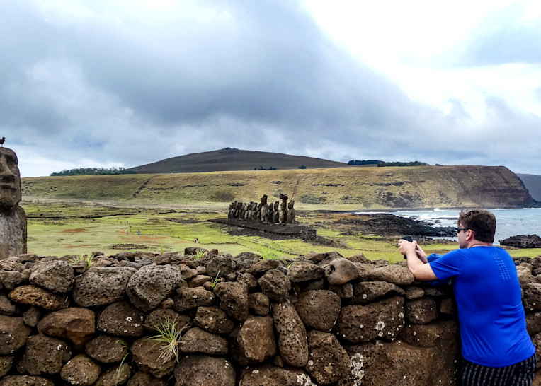 Alan and Coralie view Traveler moai and 15 moais of Ahu Tongariki