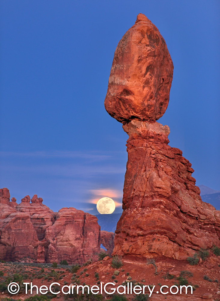 Full Moon Rising at Balanced Rock