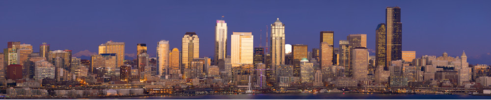 Panoramic view of a Moonrise, Seattle