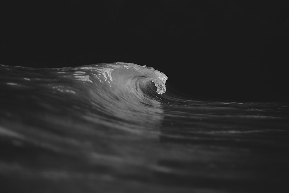 wave photo, black and white.