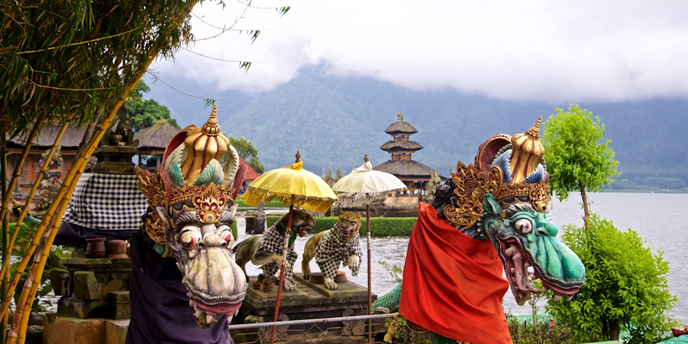 Temples Guard - Pura Ulun Danu Beratan Lake Bedugul Bali Indonesia
