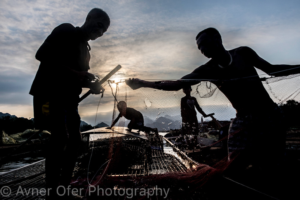 Silhouetted fisherman - Phong Nha hrz