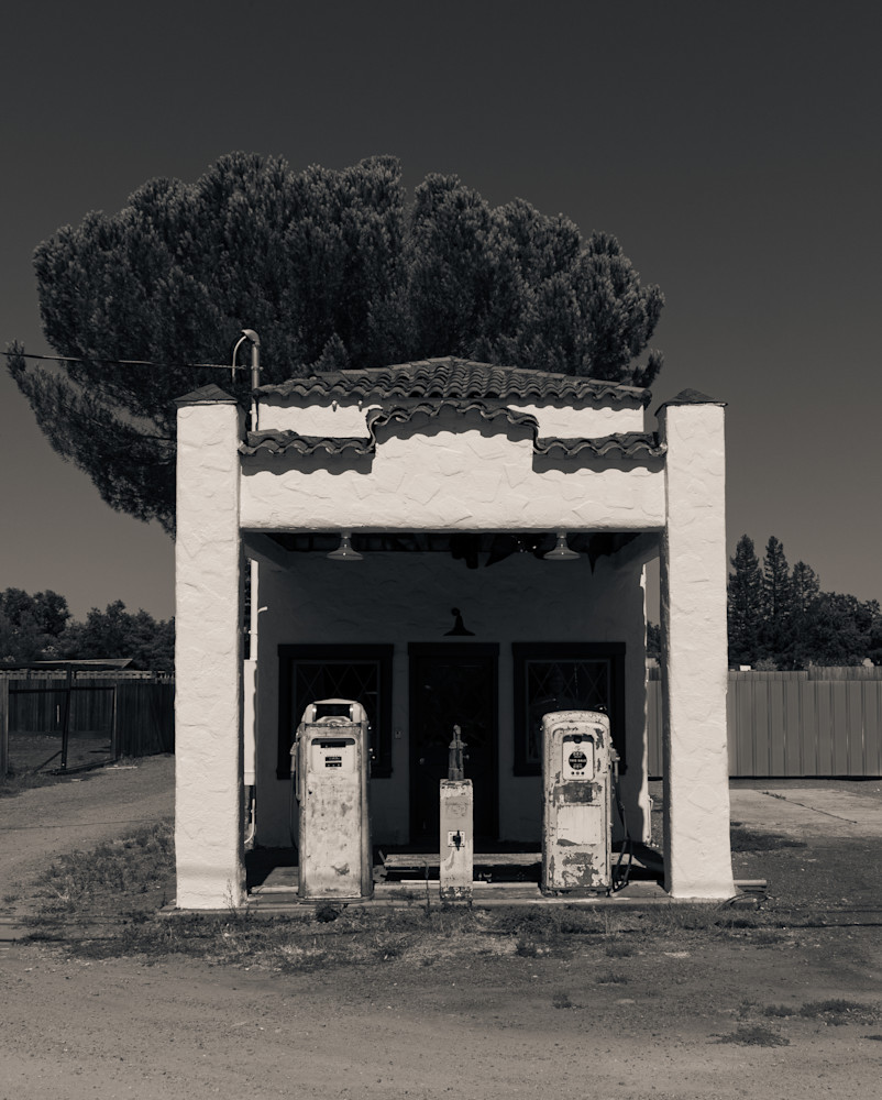 Ancient Service Station Windsor Ca Art | Dan Katz Photography