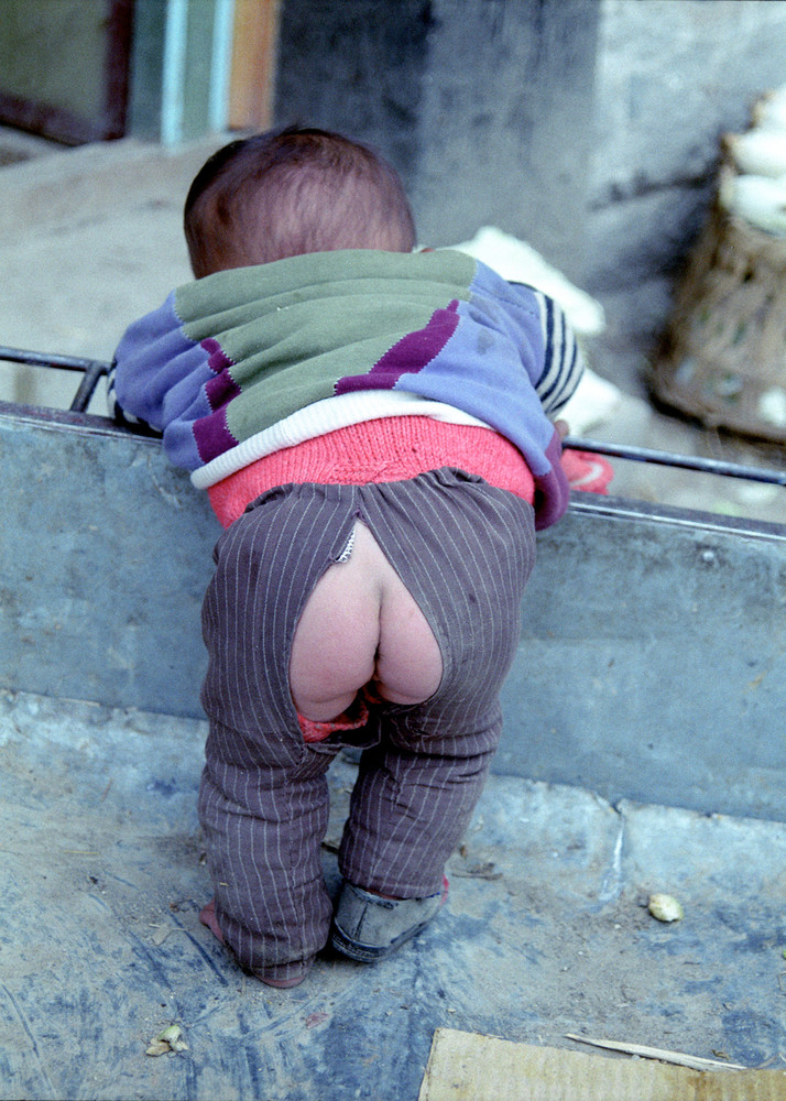 Baby rear with split pants