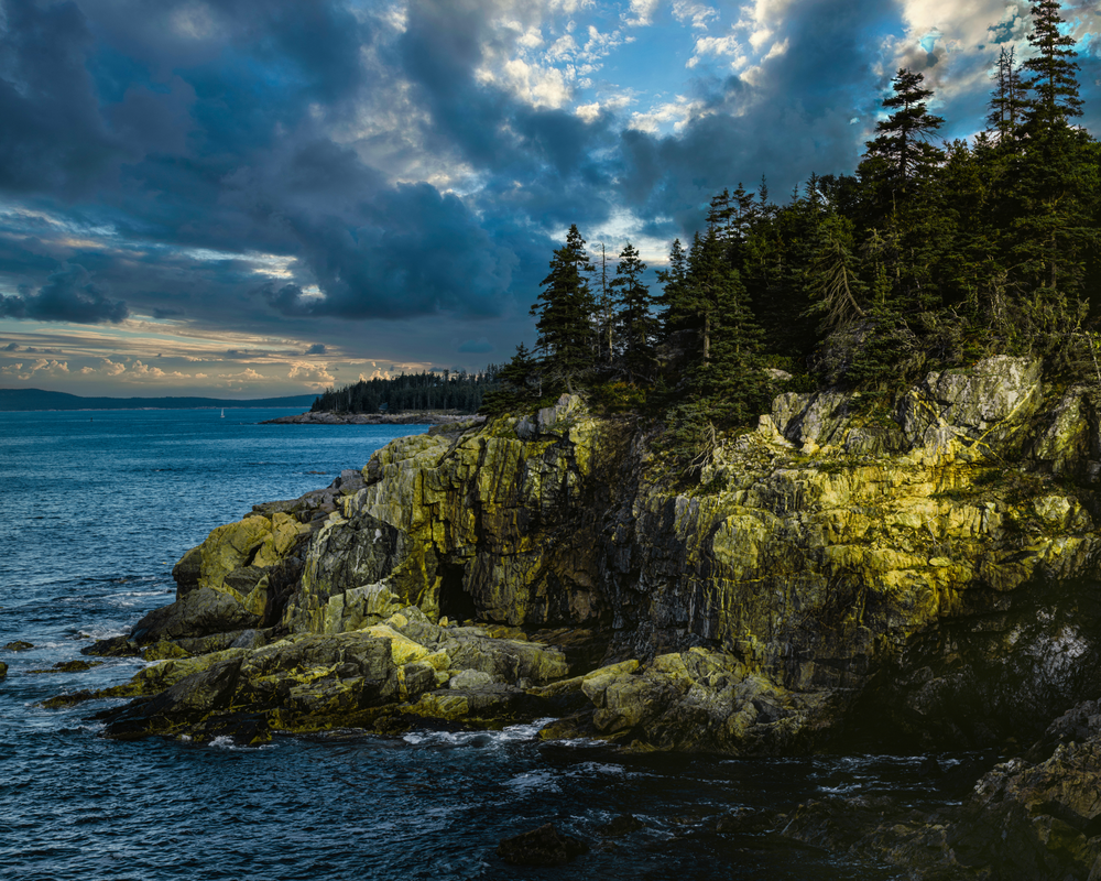 Hunters Head Point of Acadia National Park in Maine
