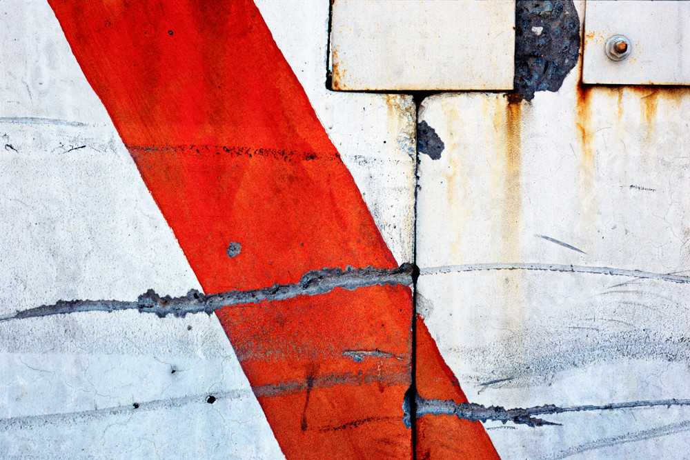 Abstract Red Stripe NYC Fine Art Print – Sherry Mills