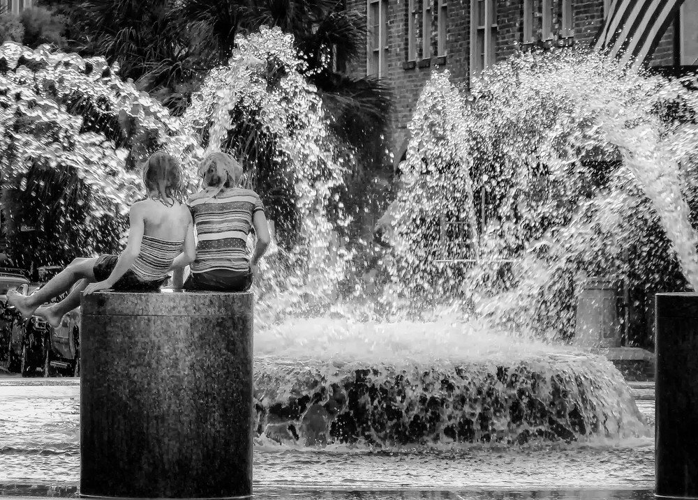 Fountain Girls Photography Art | martinalpert.com