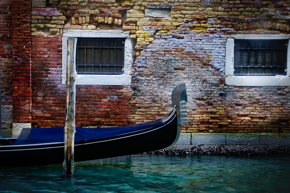Gondola Awaits Photography Art | zoeimagery.XYZ