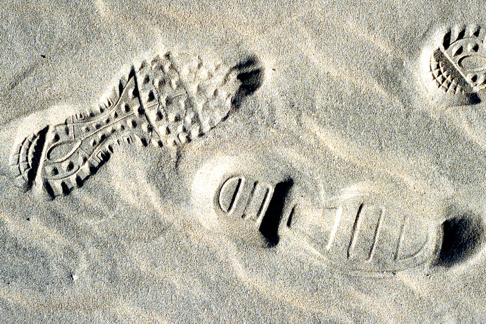 Sandy Beach Abstract Footprint Fine Art – Sherry Mills