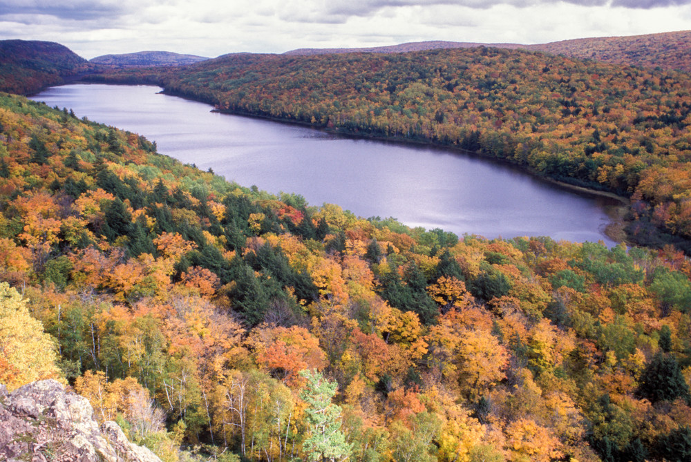 Lake of the Clouds, Porcupine Mountains Wilderness State Park, Ontonagon County, Michigan, autumn.
