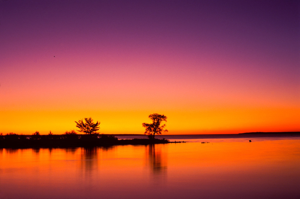 Sunrise, Tahquamenon River Mouth, Lake Superior, Michigan's Upper Peninsula. Tahquamenon Falls State Park.