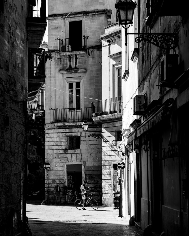 Lecce - Streets with Bike IV bw, photo bu Jeremy Simonson. 