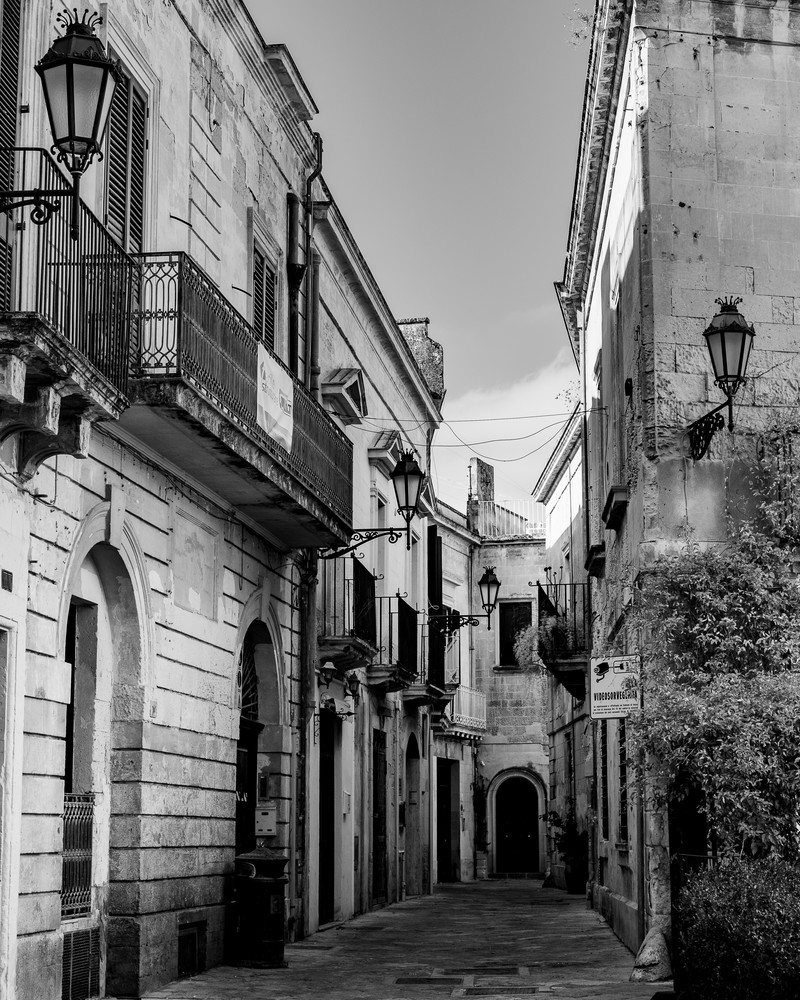 Lecce - Street Scene II bw, photo by Jeremy Simonson