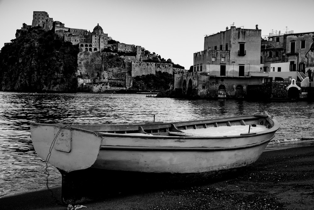 Ischia - Boat & Castle bw