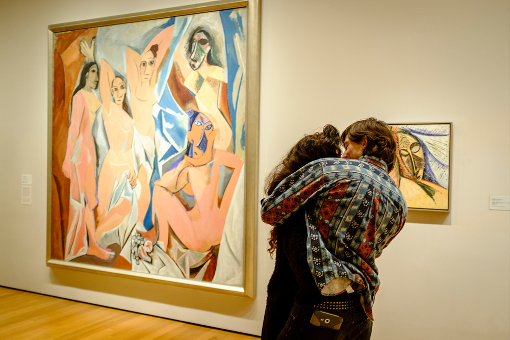 Pabo Picasso, Les Desmoiselles d'Avignon, 1907; avec une demoiselle et un homme, MoMA, 2016.