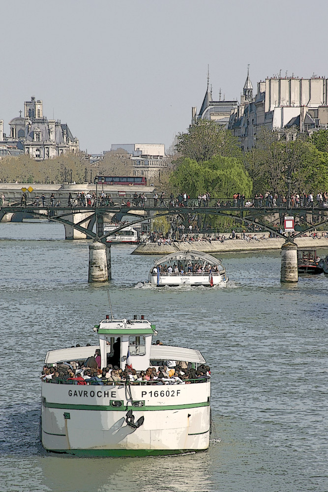 Tourist transportation on the Seine