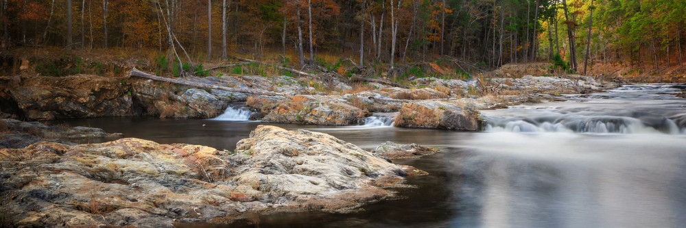 Autumn color on the river near Broken Bow Lake