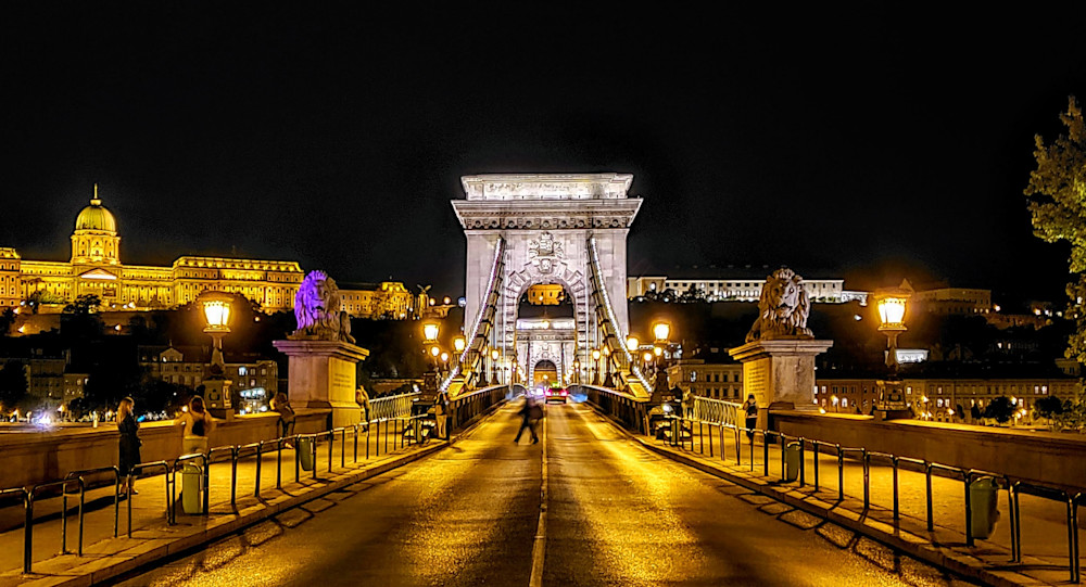 A Chain Bridge Welcome In Budapest Photography Art | Photoissimo - Fine Art Photography