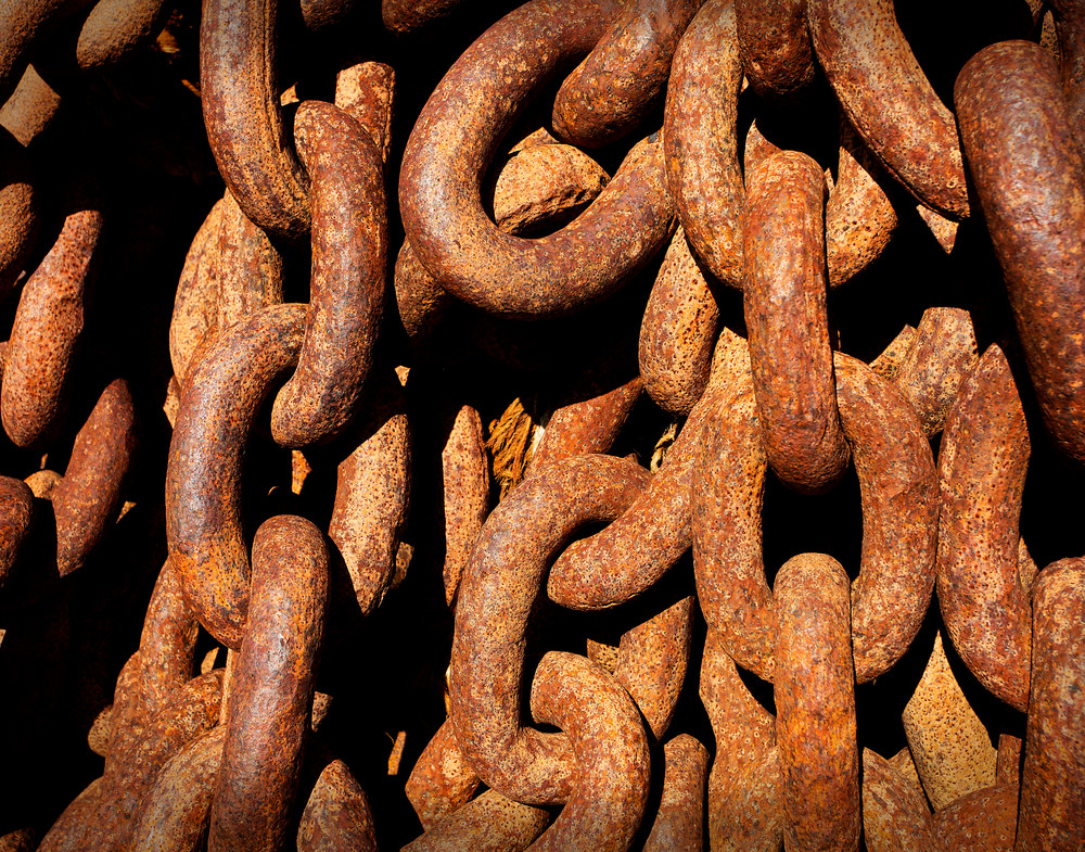 Rusty, heavy chain with rust color and texture