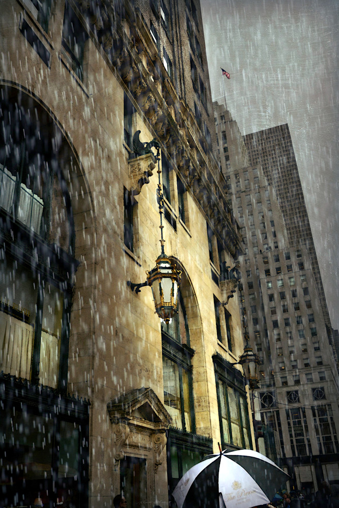 5th Ave Walking in the rain, NYC