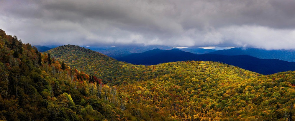 2019-10-21  Fall colors on the Blue Ridge Mountains, in Brevard, North Carolina with Chas Glatzer.

Learned how to make sure to not clip the highlights while creating HDR bracketed shots. Using live view depress the shutter halfway, this shows the