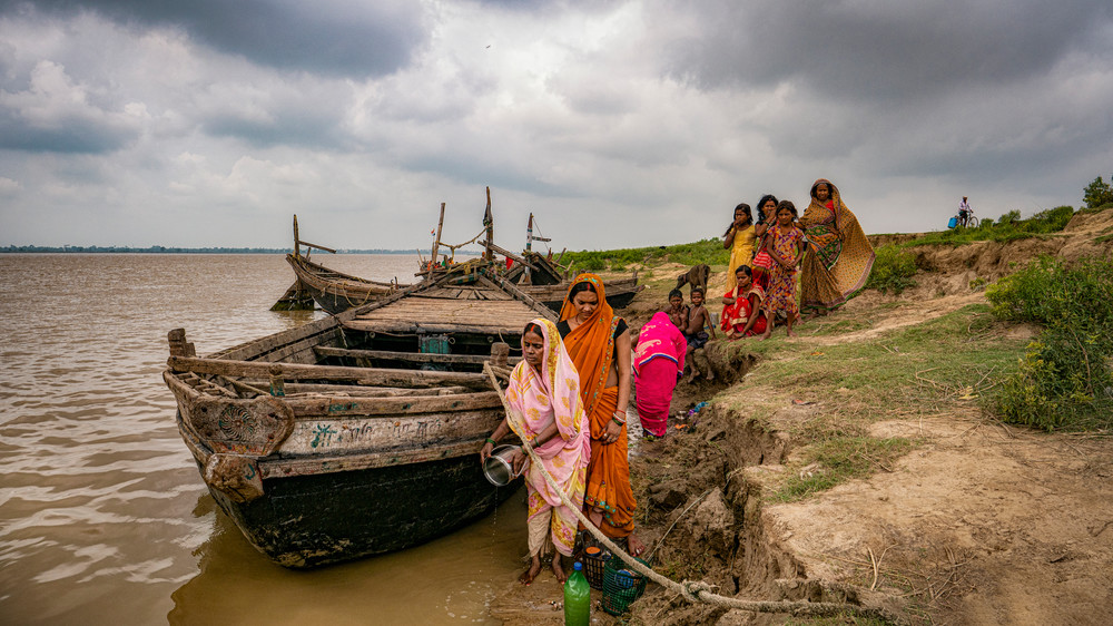 Mothers And Children At The River Bank, Bihar, India Photography Art | davidarnoldphotographyart.com