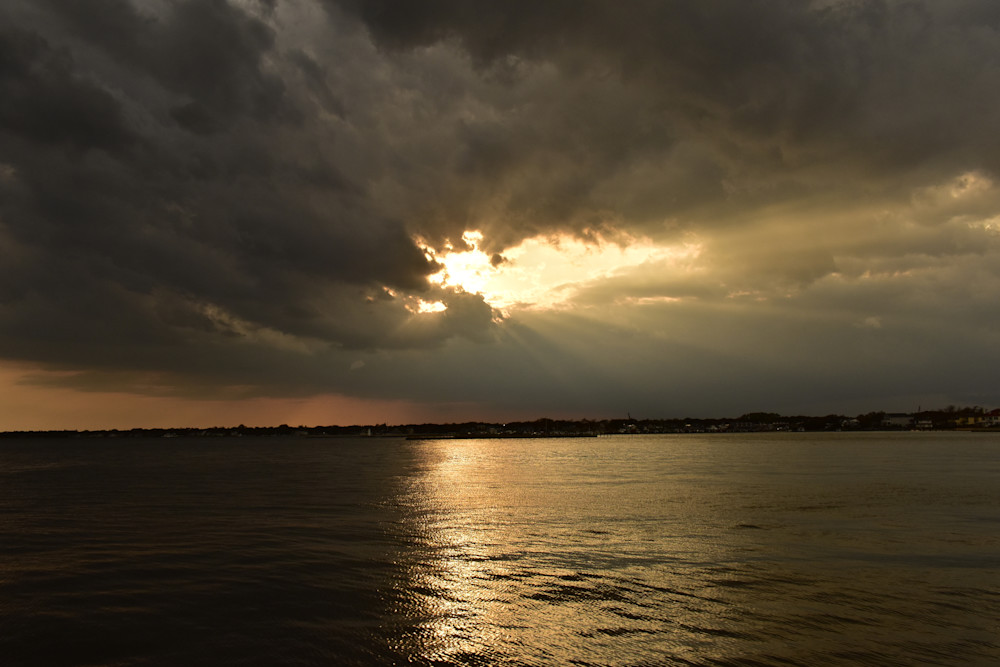 A Light In The Dark Photography Art | Set2Rize Images