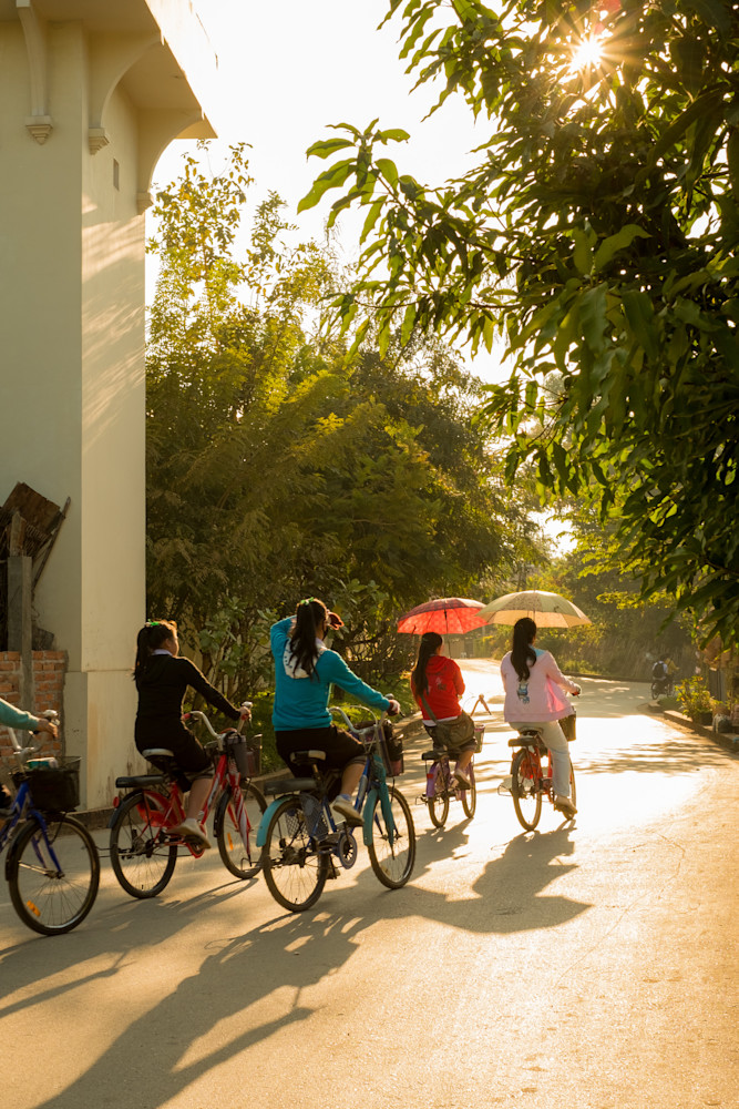 School children on bikes