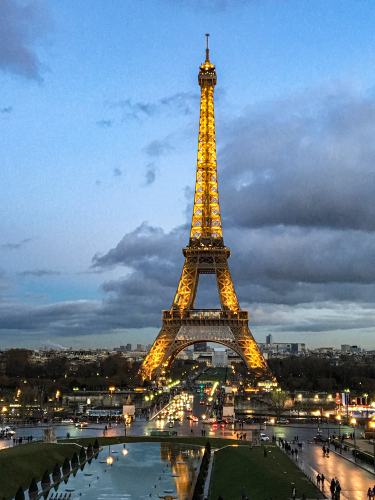 The Eiffel Tower, Paris in the early evening | Nicki Geigert Photography