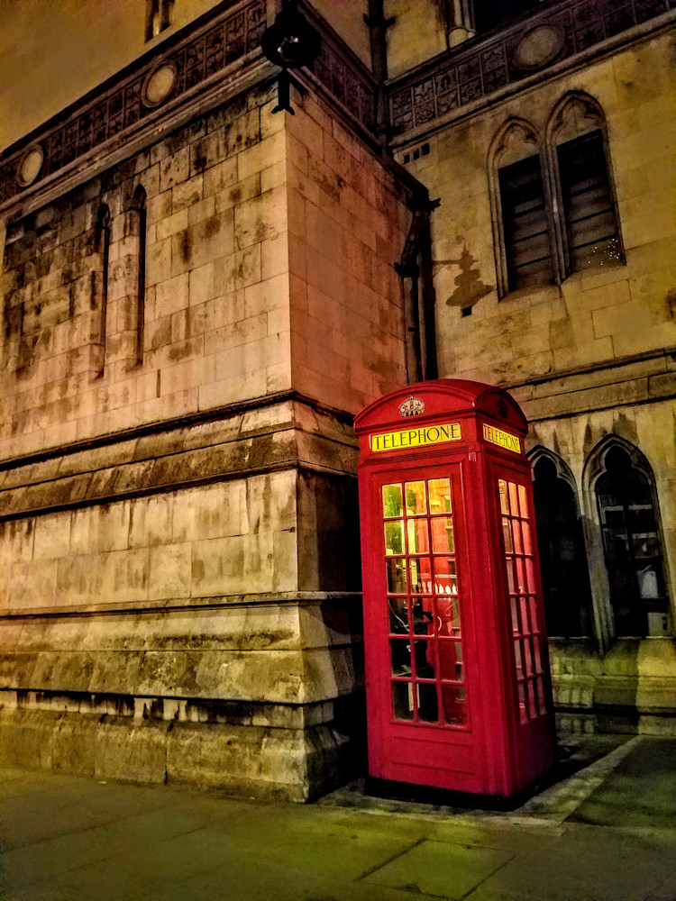An Old Red Classic In London Photography Art | Photoissimo - Fine Art Photography