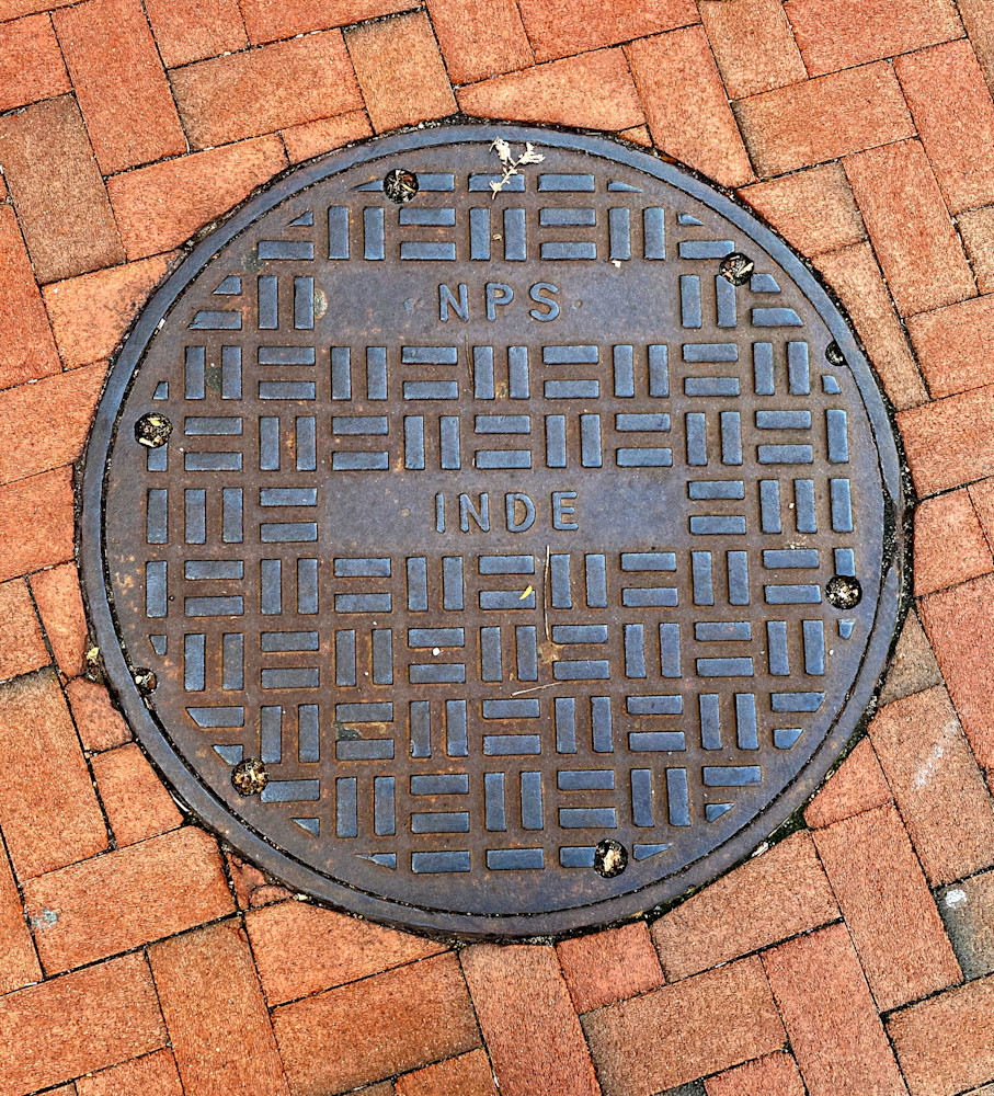 This manhole cover was photographed in the Philadelphia Independence National Historic Park.
