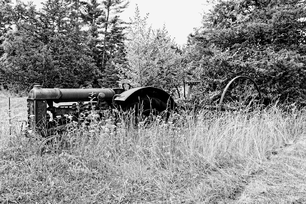 Abandon Tractor Bw Photography Art | Fred Pais Photography