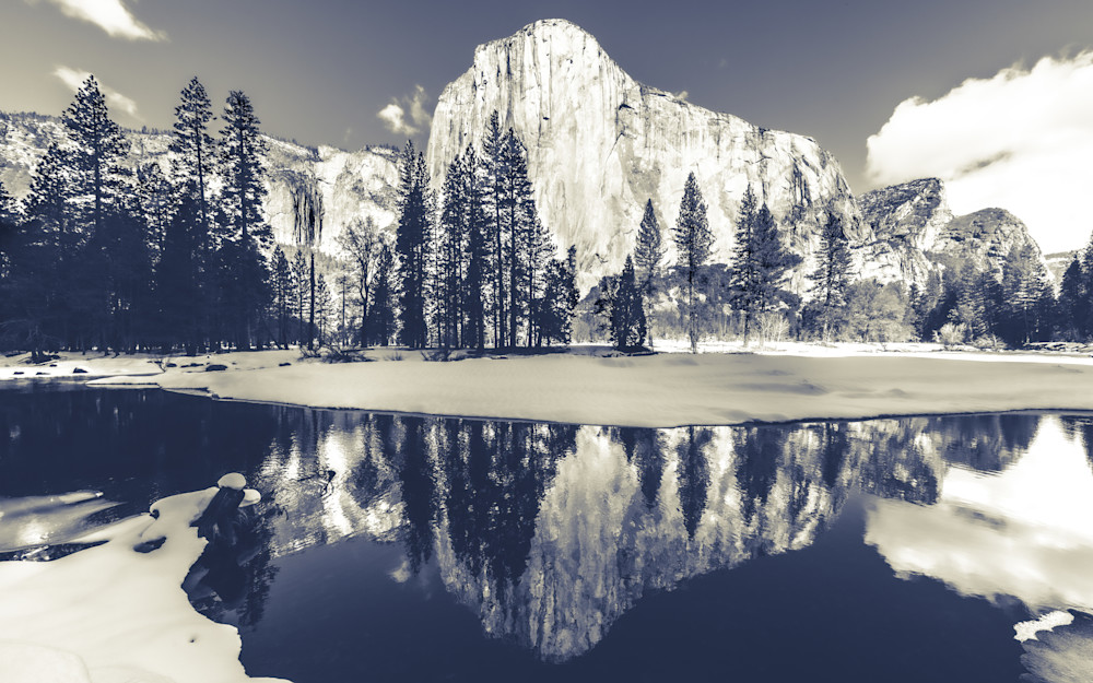 Reflection of El Capitan, Yosemite in Balck and White