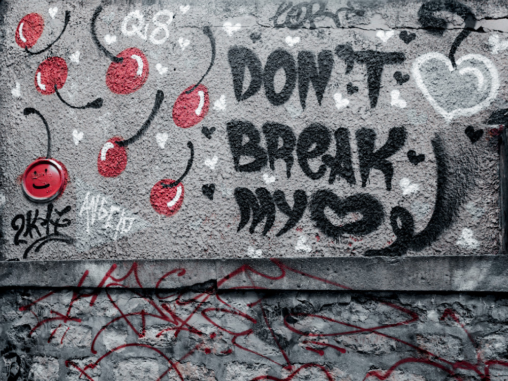 Paris Street Art Don't Break My Heart2