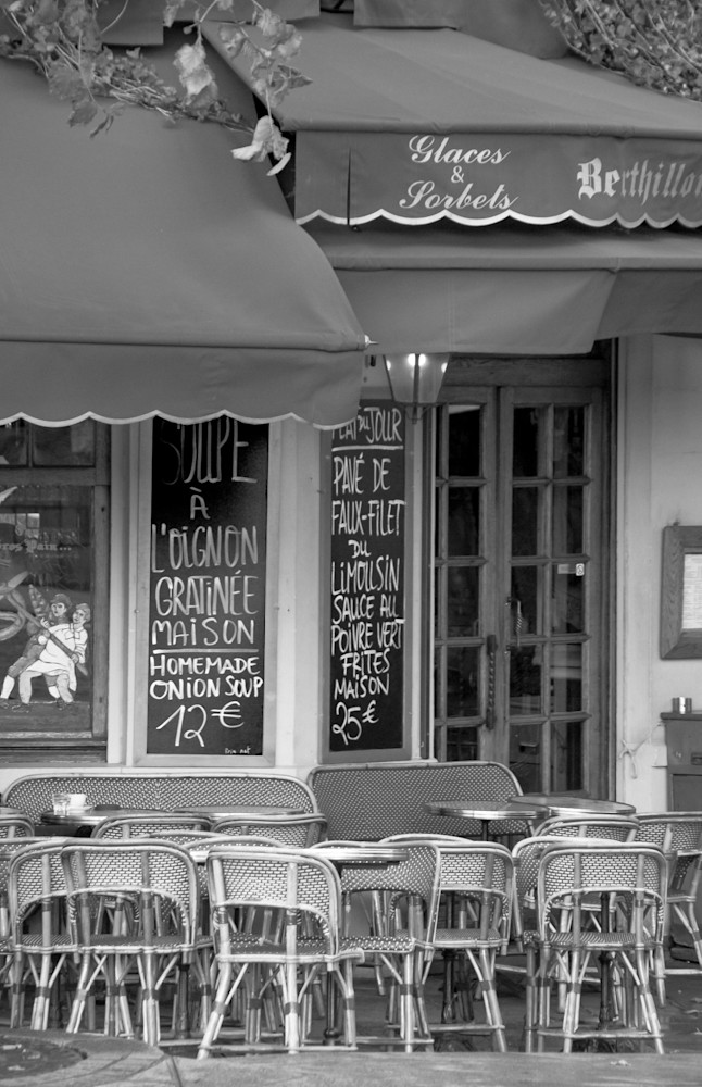 Paris Cafe on Ile St Louis BW