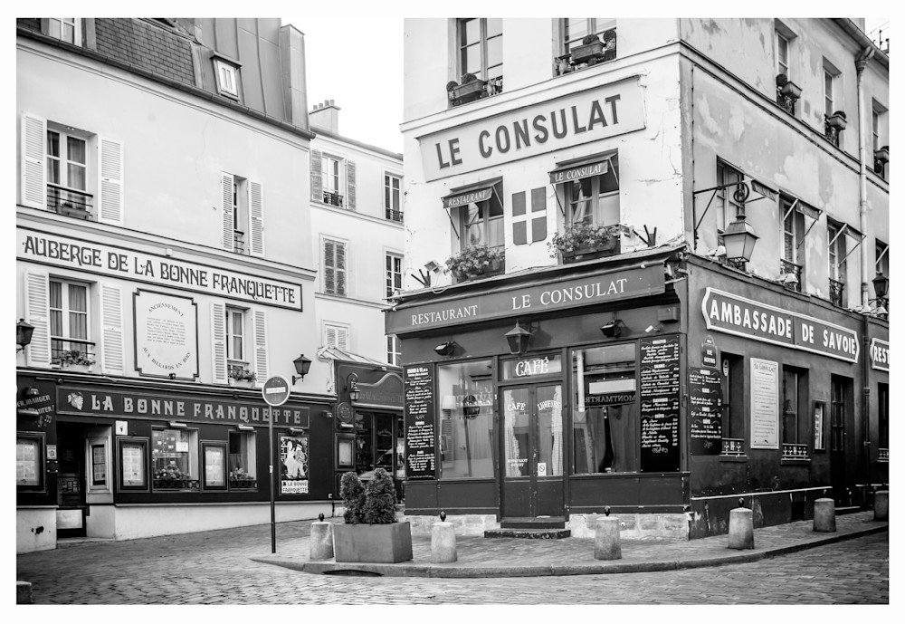 Paris Montmartre Le Consulat Bw Copy 3 Photography Art | Europa Photogenica     Barbara van Zanten