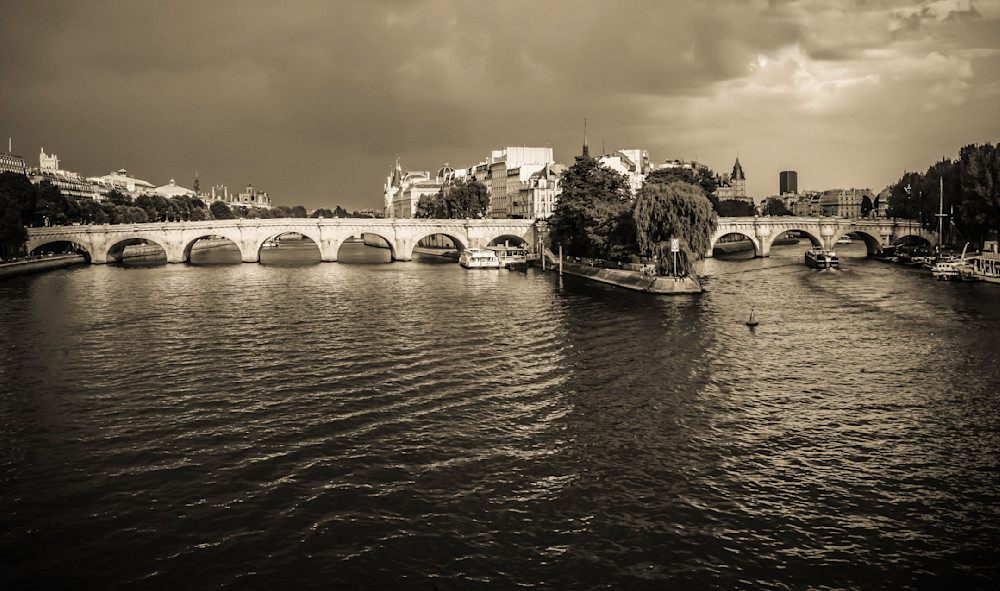 Paris Pont Neuf Srormy Skies Photography Art | Europa Photogenica     Barbara van Zanten