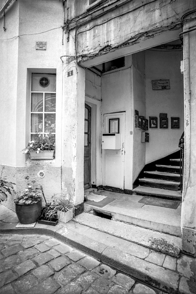 Paris 11eme Concierge Lodge Photography Art | Europa Photogenica     Barbara van Zanten