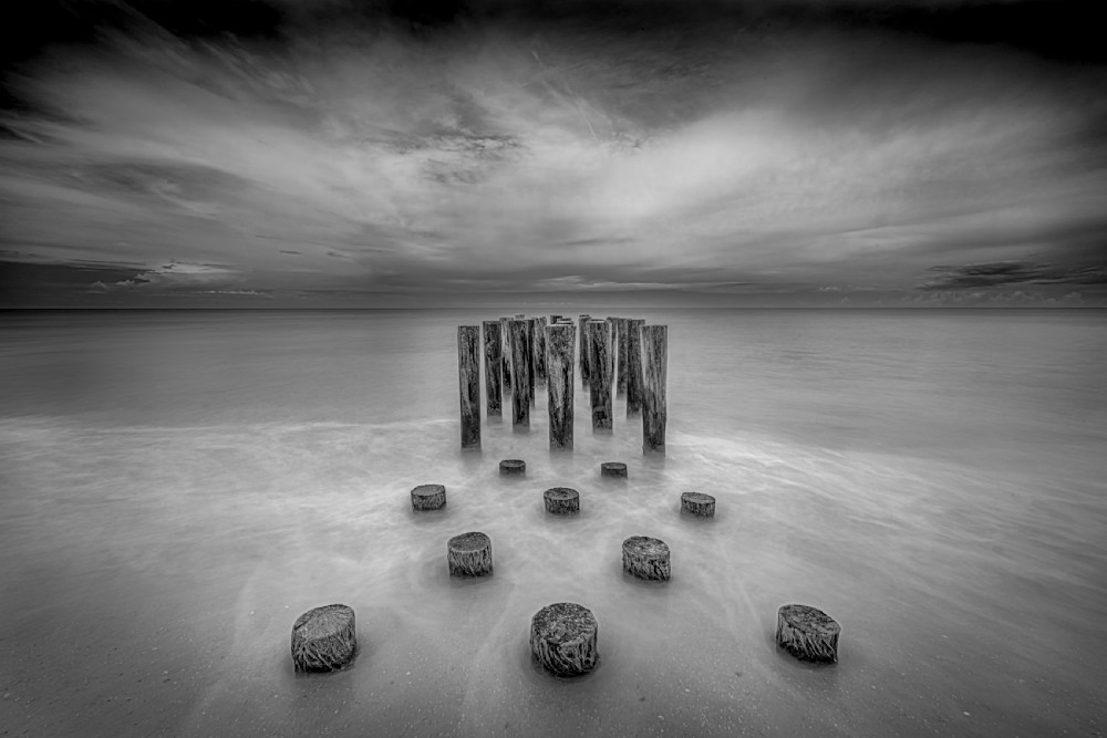 NAPLES PILINGS 4 BW