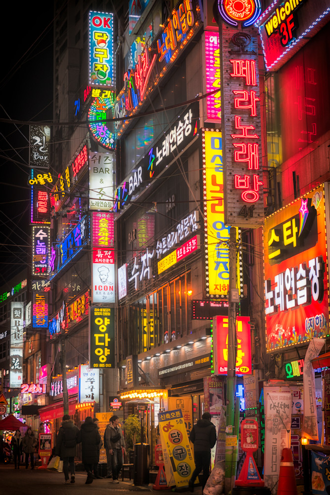Neon Dreams of Busan - Vibrant Nightlife Photography