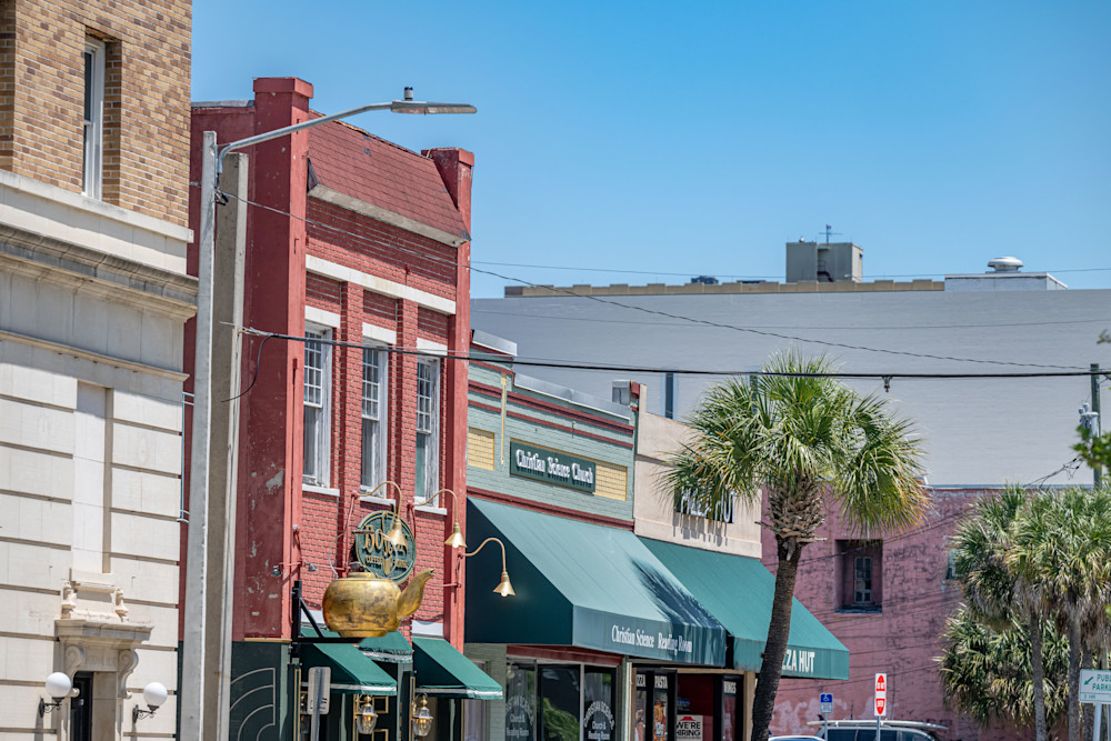 De Land Main Street 4 20 2024 4053 Photography Art | kramkranphoto