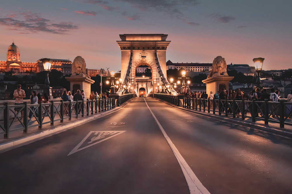 Budapest Chain Bridge at Dusk – Twilight Photography by 910Photography