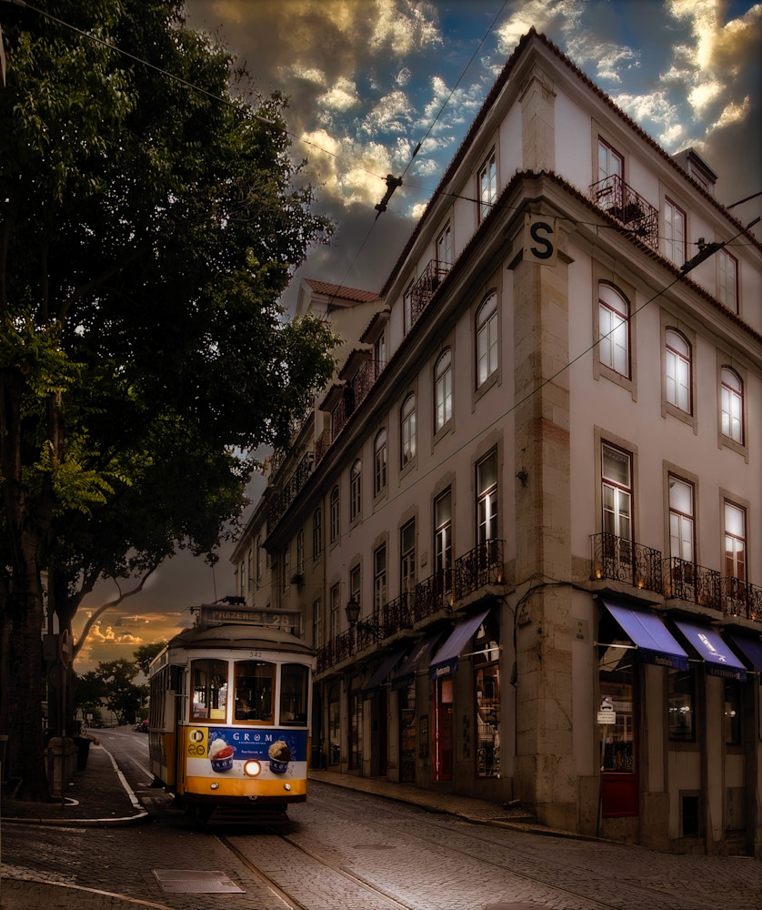 Golden Hour with Lisbon’s Iconic Tram 28 – Historic Portugal Streetcar Scene | 910Photography