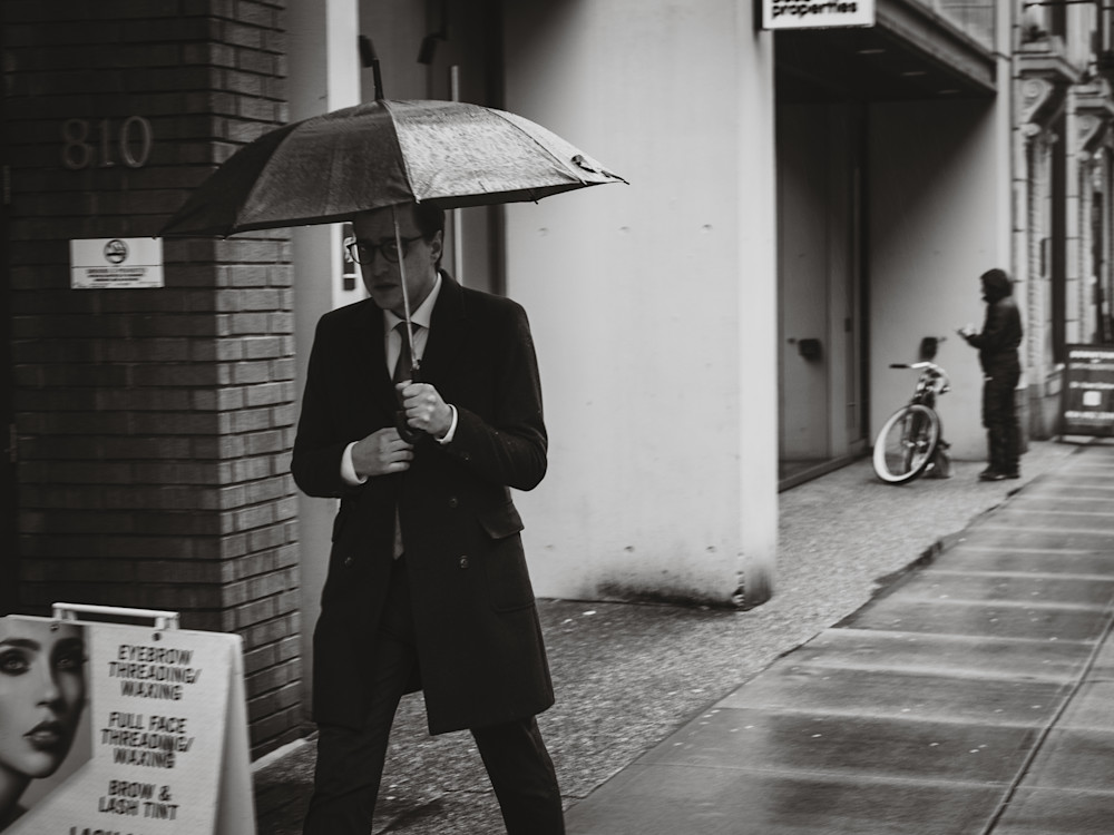 The Composed Commuter – Rainy Urban Street Photography by Luis R.R. Siqueira