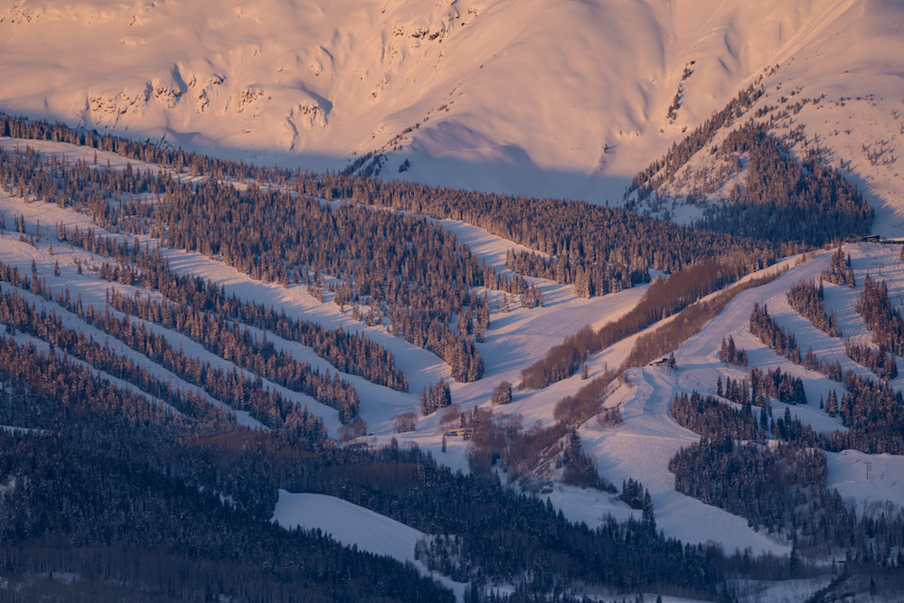 Snowmass Awakens – Winter Sunrise Over Colorado Slopes