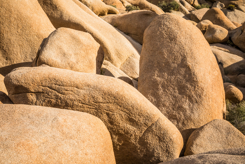 A jumble of boulders and rock formations in Joshua Tree National Park near Skull rock.